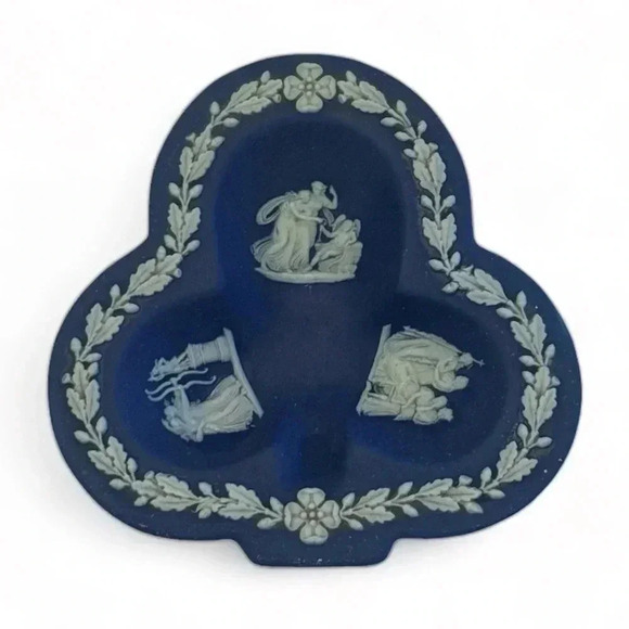 Wedgwood Portland Blue Clover Small Pin Decorative Plate Collectible - Picture 1 of 4